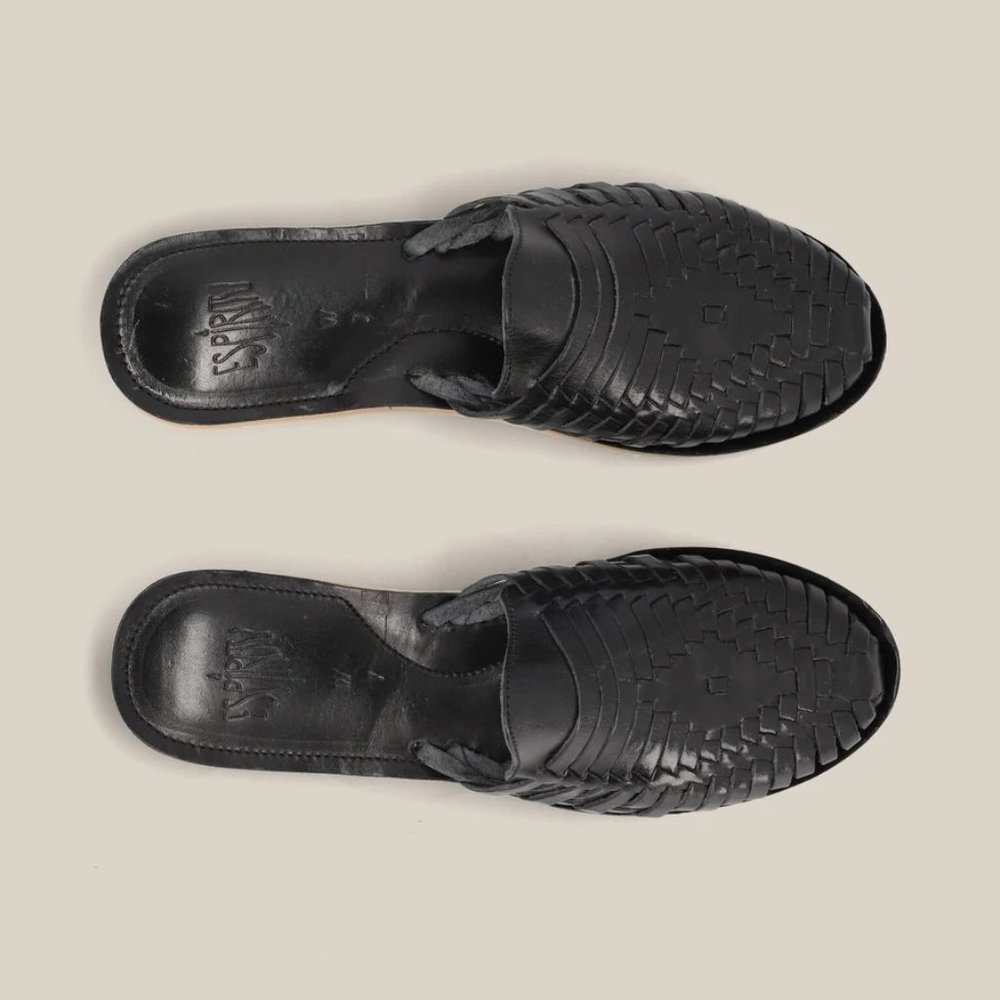 BNIB Moon (Black) Espiritu Huarache Sandals Size 9